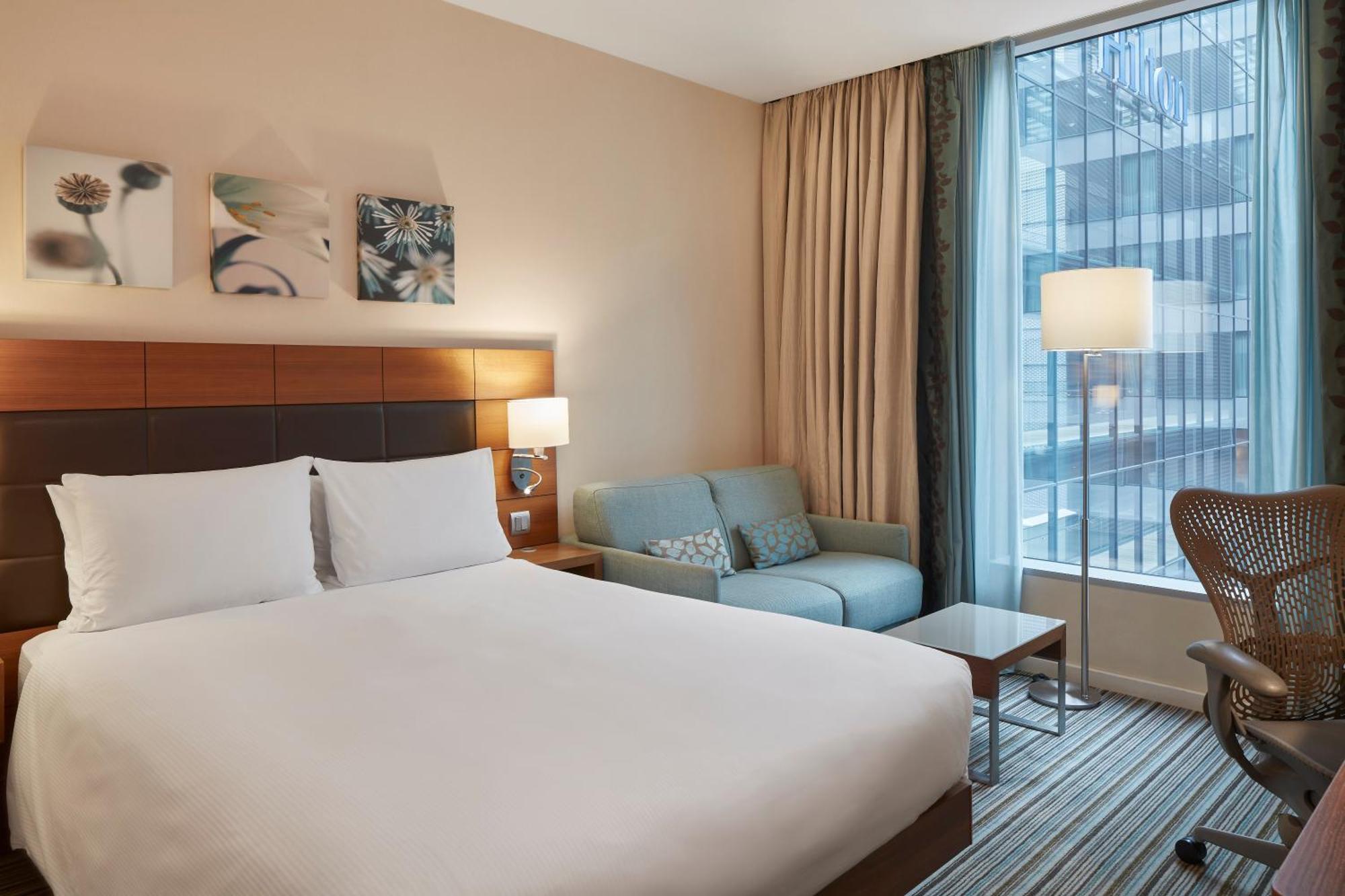 Hilton Garden Inn Frankfurt Airport Frankfurt am Main Eksteriør billede A room at Hilton London